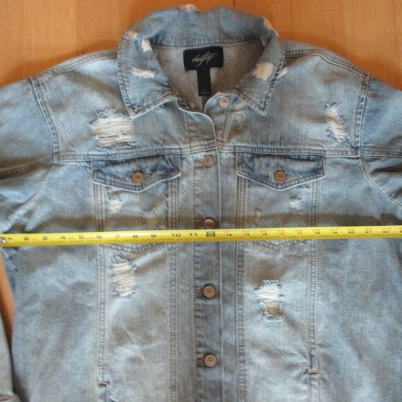 New The Buckle Daytrip Denim Jacket & Vocal Graphic Top L/XL - Picture 11 of 15